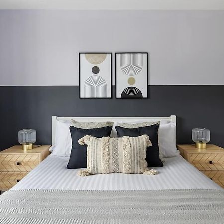 Stylish & Spacious 3 Bed Apartment With Fast Wifi, Close To Tube & Wembly London Exterior photo
