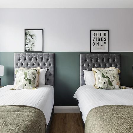Stylish & Spacious 3 Bed Apartment With Fast Wifi, Close To Tube & Wembly London Exterior photo
