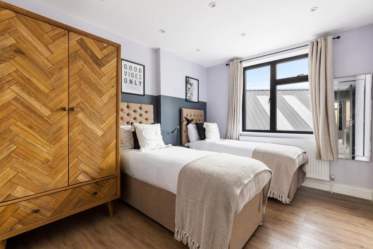Stylish & Spacious 3 Bed Apartment With Fast Wifi, Close To Tube & Wembly London Exterior photo