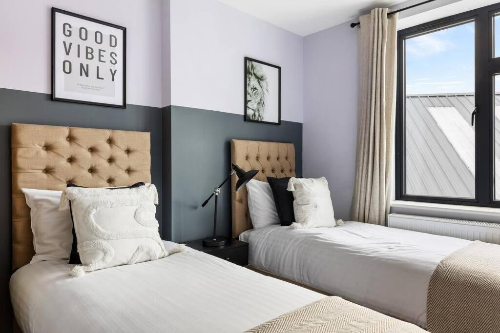 Stylish & Spacious 3 Bed Apartment With Fast Wifi, Close To Tube & Wembly London Exterior photo