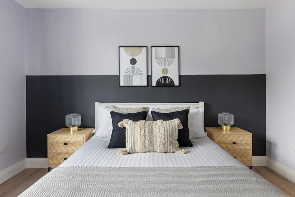 Stylish & Spacious 3 Bed Apartment With Fast Wifi, Close To Tube & Wembly London Exterior photo