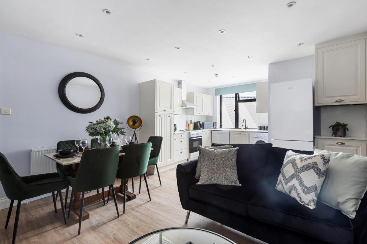 Stylish & Spacious 3 Bed Apartment With Fast Wifi, Close To Tube & Wembly London Exterior photo