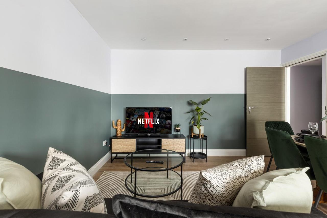 Stylish & Spacious 3 Bed Apartment With Fast Wifi, Close To Tube & Wembly London Exterior photo